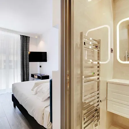 Magnifique - 2br - 6p - Place De L'etoile *